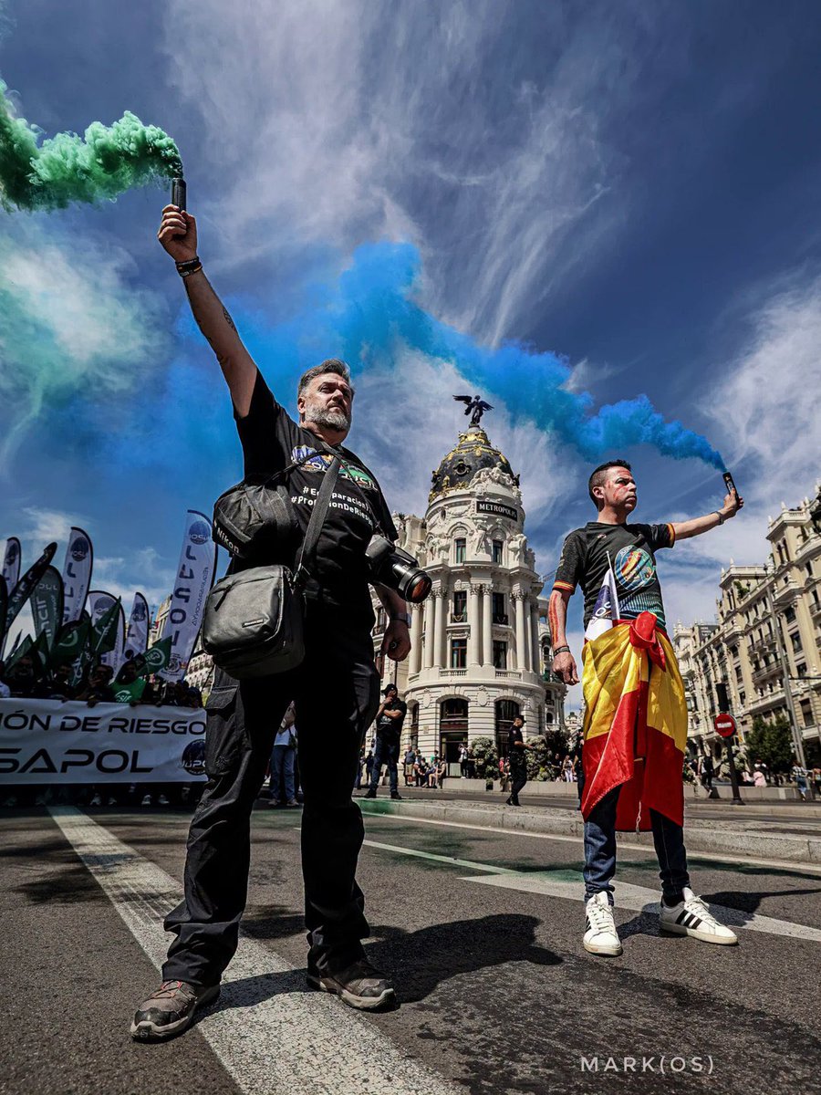 📸Fotos, o mejor dicho FOTONES de la manifestación #18AMadrid convocada por JUSAPOL, JUCIL y JUPOL por la #EquiparacionYa y la #JubilacionDignaYa de Policía Nacional y Guardia Civil.

🫡Nuestro máximo respeto y admiración para los COMPAÑEROS veteranos que asistieron. UN POLICÍA
