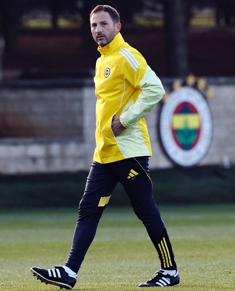 🚨Bu adam Fenerbahçeyi futbol anlamında 5 yıl geriye götürdü kaybettiğimiz puan kayıplarında hep Tedesconun rezil futbolu ortaya çıkıyor.