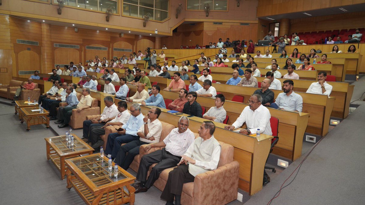 GeologyIndia's tweet image. During the workshop on “Mineral Potential of the Bundelkhand Craton with Focus on Critical Minerals” at Lucknow, esteemed dignitaries unveiled one abstract volume and the Miscellaneous Publication 30, PH &amp;amp; HP, Northern Region.

#GSI #GeologicalSurveyofIndia #Workshop