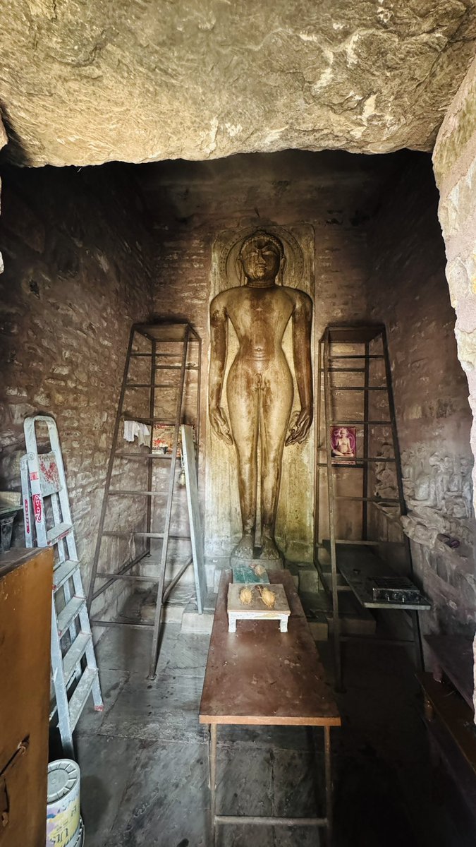 MonaADhar's tweet image. #100TemplesOfIndia
 107. Dudhai Jain Temple - Dudhai village, Lalitpur district, Uttar Pradesh (India)

This region is home to a striking cluster of Hindu and Jain temples, once spread across a vast landscape, far beyond the small area they occupy today.

Even in their weathered