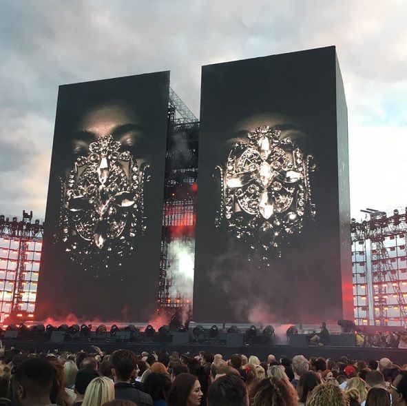 FluorescentBeige tweet media