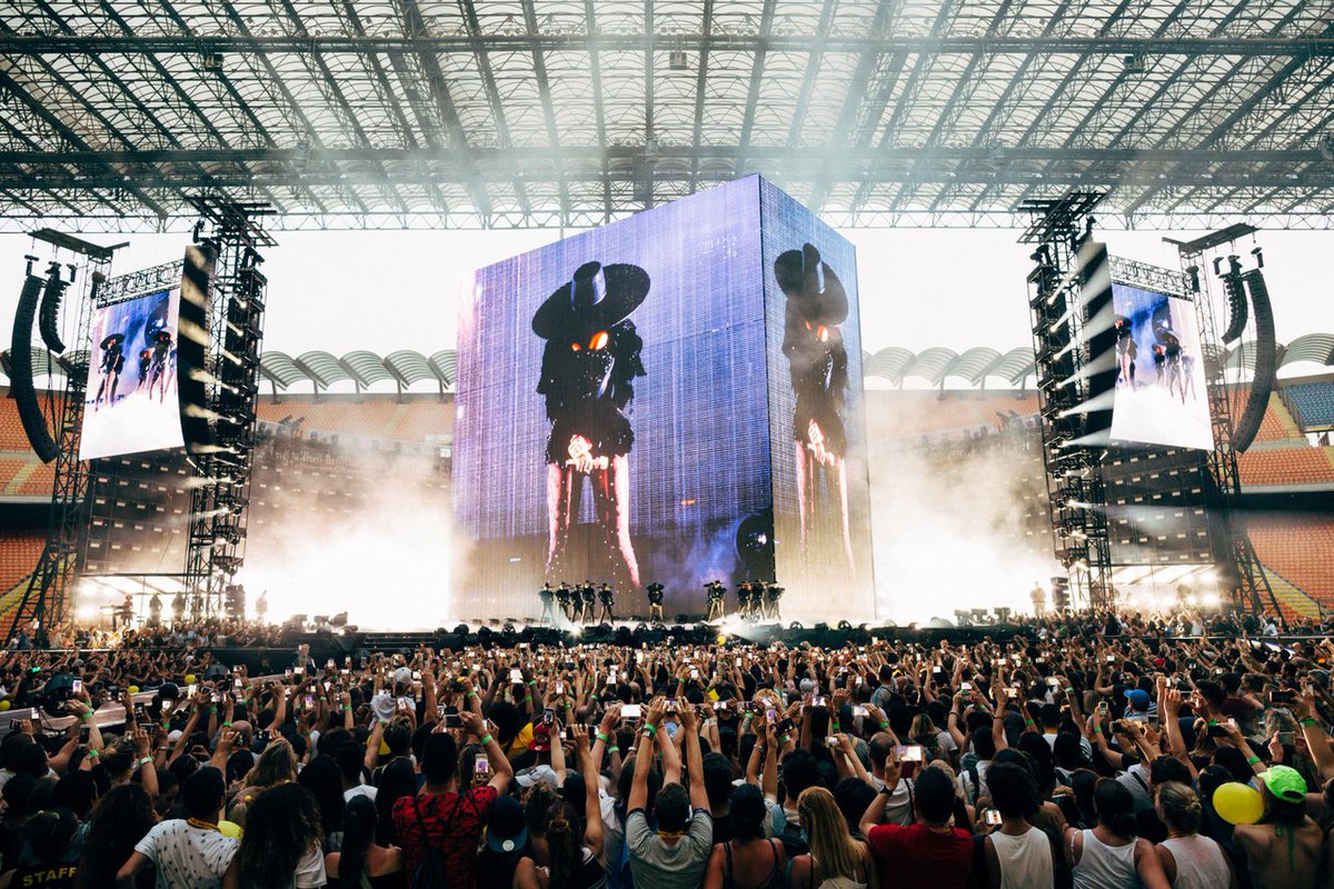 FluorescentBeige tweet media