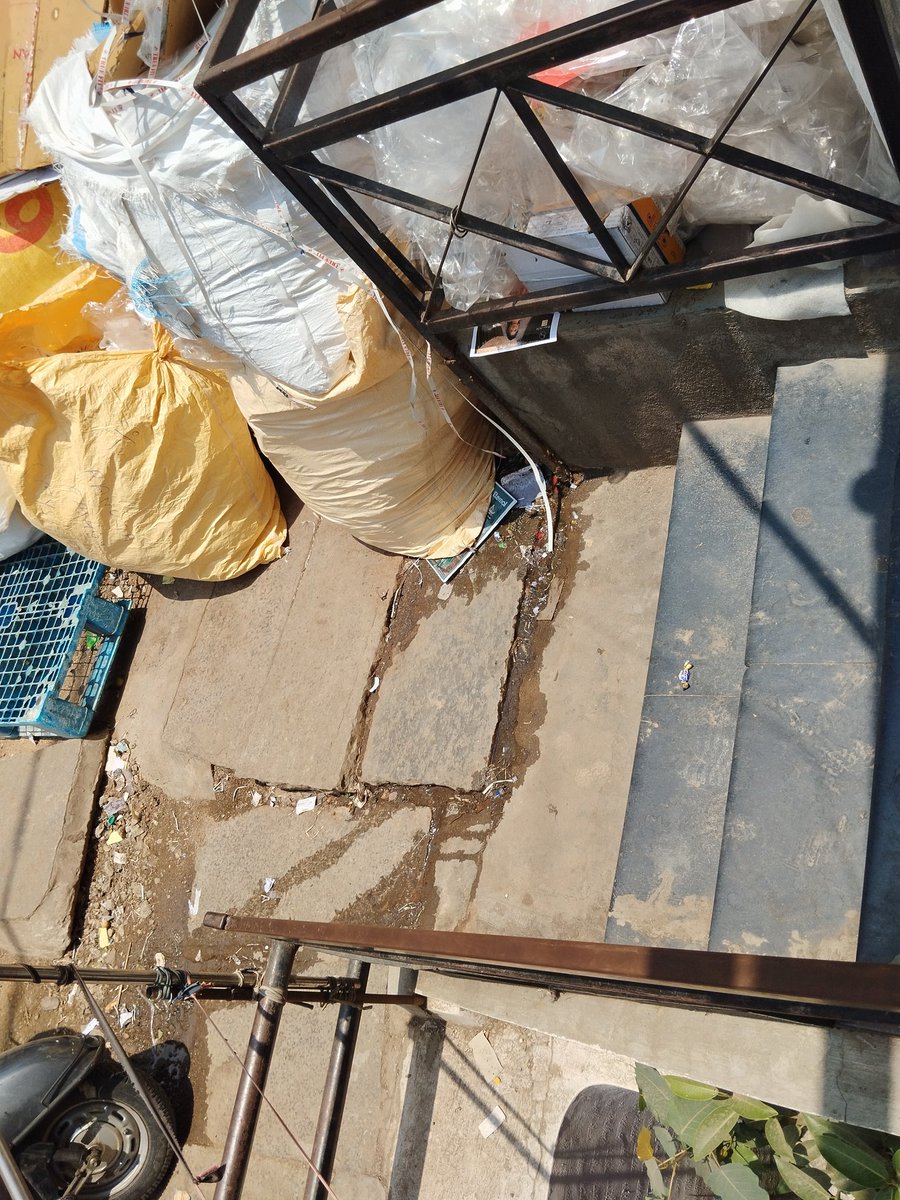 prakashkumar379's tweet photo. Need to Complain for Drainge Dirty water, Coming From Shop Aradhana Sarees Shop Sree Complex,, Olyumpiya theater Road,,, Pincode 570001 plz take an action, @mysurucitycorp Not able to walk bcoz of bad smell,,, Take an action https://t.co/TOHsK1ks9V