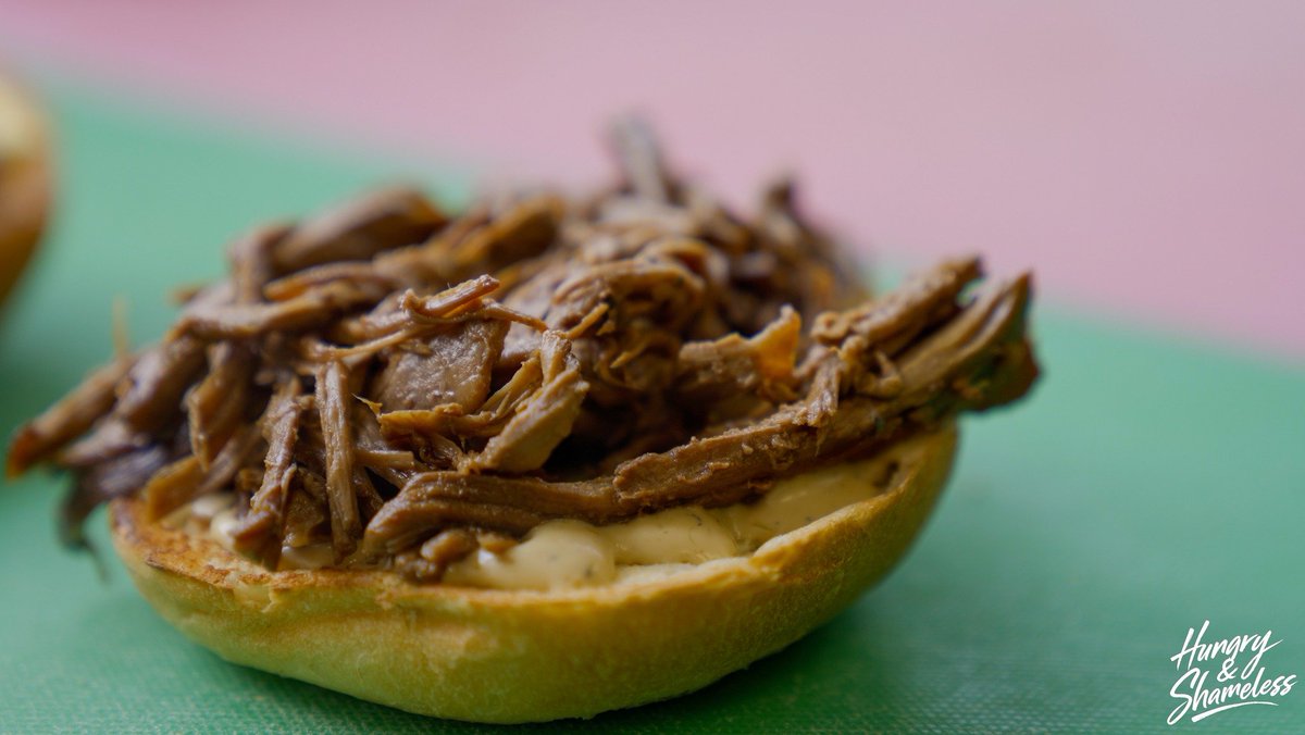 Aaahhhh, Parkhurst! A suburb where the dogs wear cashmere sweaters and the activewear on 4th Avenue costs more than my first car 🤣 In the middle of all the polish and botox is a tiny sidewalk restaurant that's serving up world-class Sandos ❤️

What is a Sando? Well in Slaps'