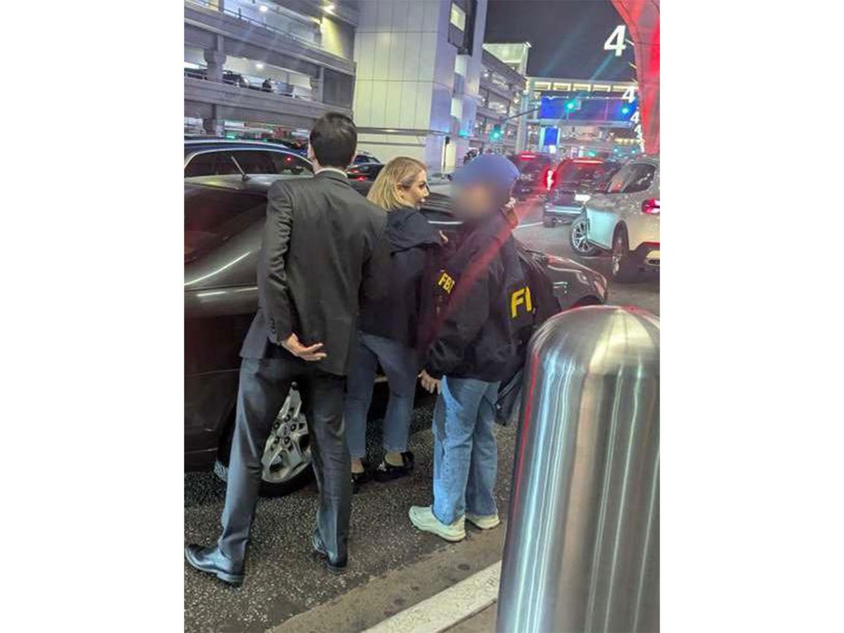 ani_digital's tweet image. Woman with glam lifestyle held at US airport; charged with brokering deals for Iran drones, bombs, ammo for Sudan

Read @ANI Story | aninews.in/news/world/us/…

#Woman #USAirport #BrokeringDeal #Iran #Sudan