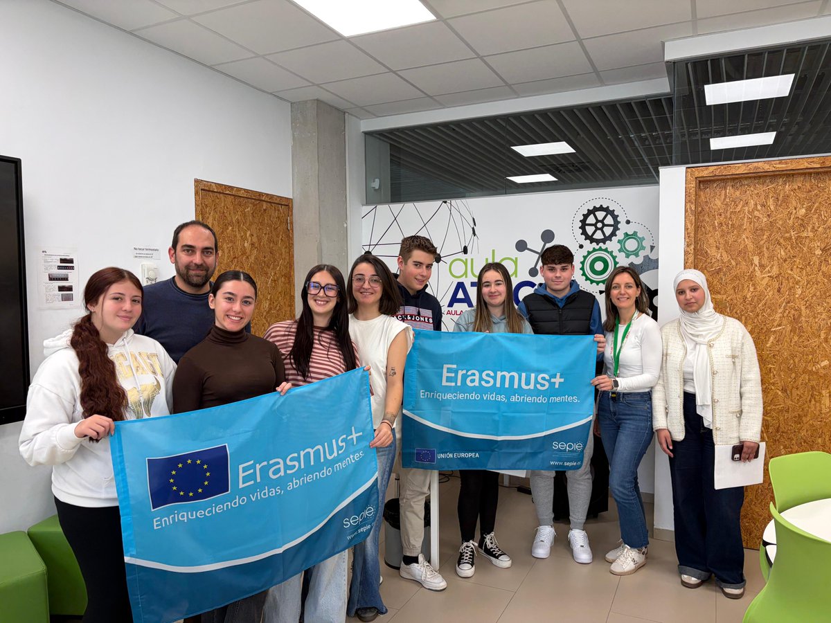 cifplorca's tweet photo. ¡Arranca el Erasmus+ a La Haya! 🇳🇱 1ª reunión de alumnos y profes. Repetimos con este centro porque, si algo funciona, ¡se repite! En mayo nos visitan ellos y luego viajamos nosotros. Ganas de aprender y vivir esta experiencia ✈️🌍@EUErasmusPlus @sepiegob @educarm @educaciongob https://t.co/d7meSzehnf