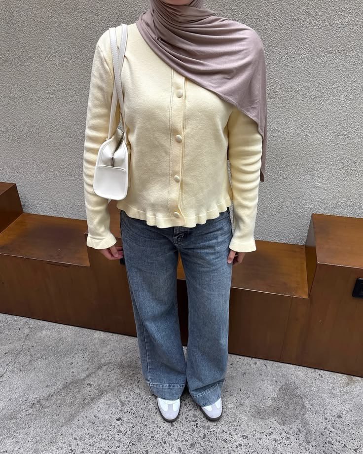 camyeela's tweet photo. cheerful yellow tops

a thread https://t.co/ILjY5CUcQU
