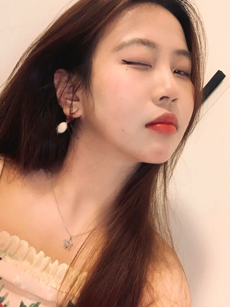 rogerjonesmw's tweet image. 太累了，随机抽一位网友给我按摩，抽中你就别想跑了…
#按摩 #BodyMassage #Relaxation  #ChineseGirl