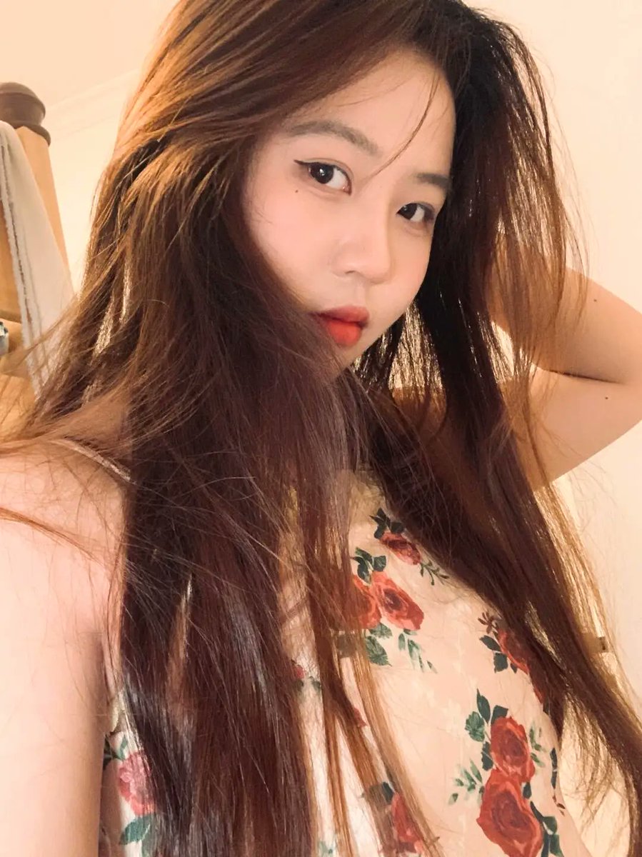 rogerjonesmw's tweet image. 太累了，随机抽一位网友给我按摩，抽中你就别想跑了…
#按摩 #BodyMassage #Relaxation  #ChineseGirl