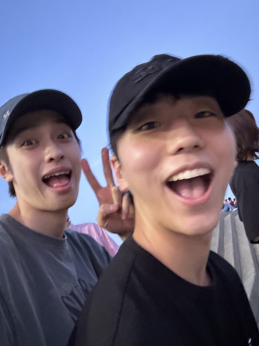 ten 🪐 tweet media