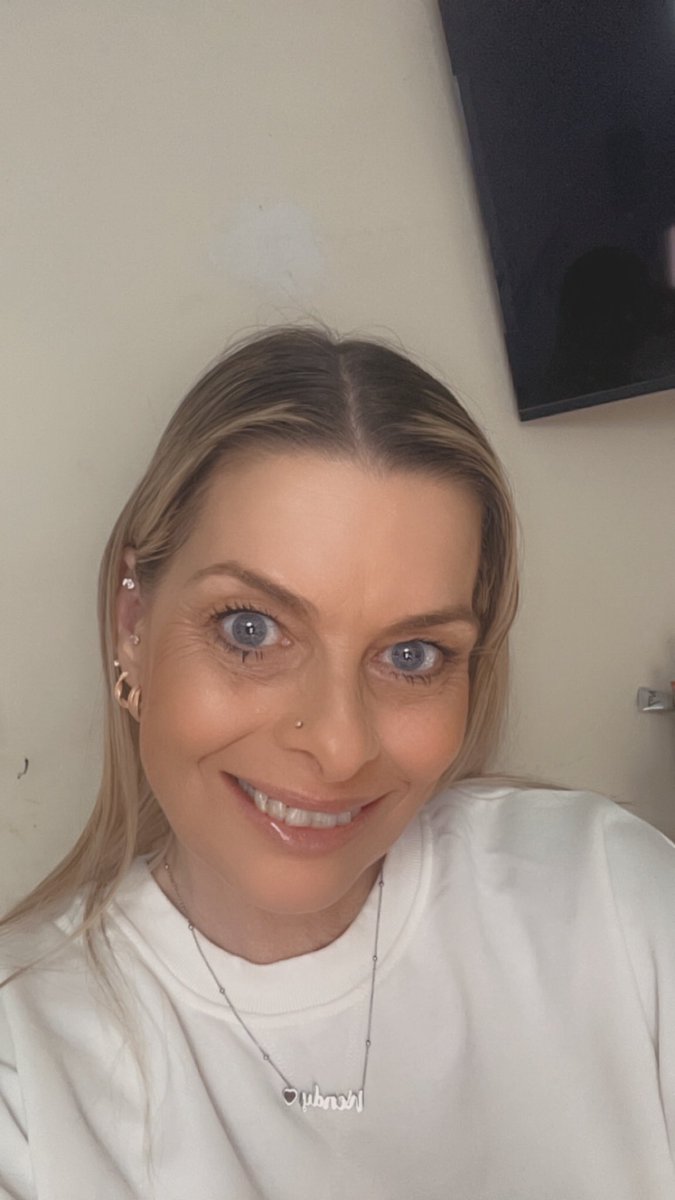 Wendj1972's tweet image. Good morning, happy Monday, hope you’re all ready for the week ahead.  Have the best day. Sending much love as always 🥰❤️🥰