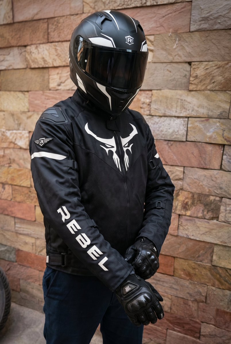 lonerangerindia's tweet image. Meet the new Rebel: Same soul, fresh look. 🌍🏍️

Long hauls are unpredictable, but your jacket shouldn't be. We’ve updated the Rebel with a sleek new design while keeping the legendary 3-layer system that riders love.🇮🇳🦾
#loneranger #TouringGear #newdesign #Level2 #RideIndian