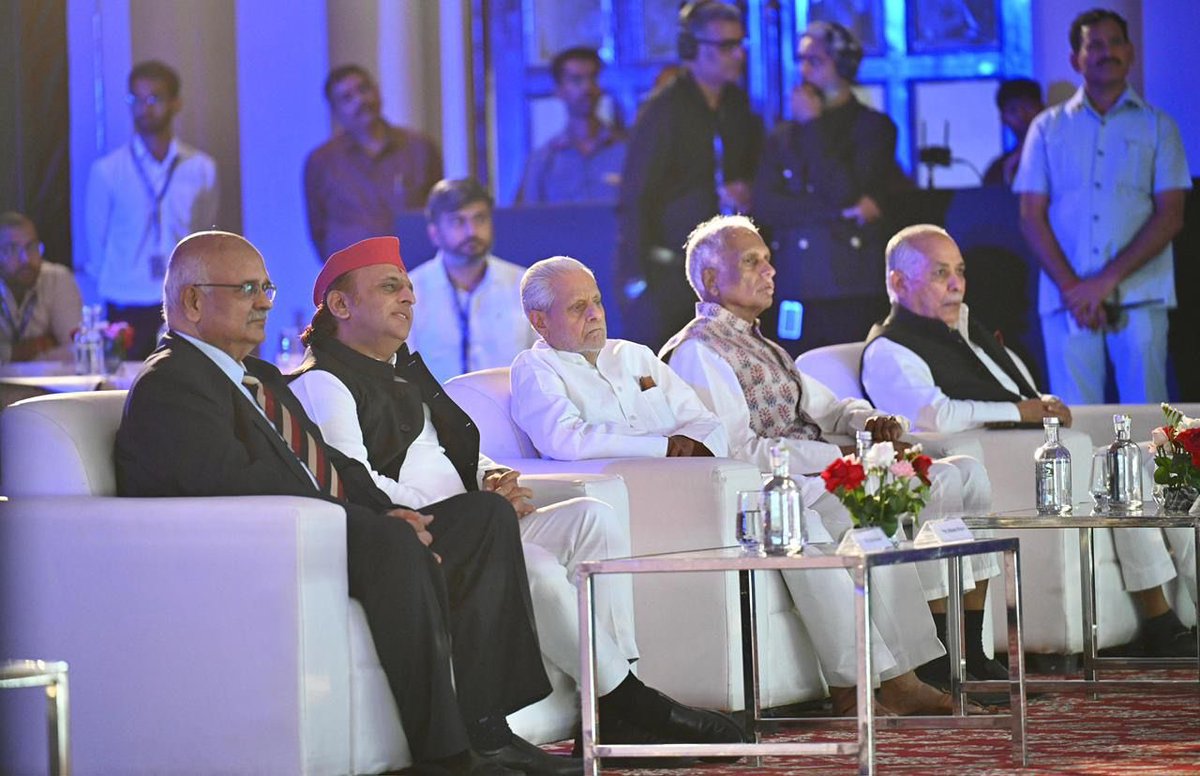 अखिलेश यादव का विजन इंडिया
                                    - राजेन्द्र चौधरी
    समाजवादी पार्टी के राष्ट्रीय अध्यक्ष एवं पूर्व मुख्यमंत्री श्री अखिलेश यादव की परिकल्पना पर आधारित विजन इंडिया समिट के आयोजन बेंगलुरू में 16 नवम्बर 2025, हैदराबाद में 13 दिसम्बर 2025, भुवनेश्वर