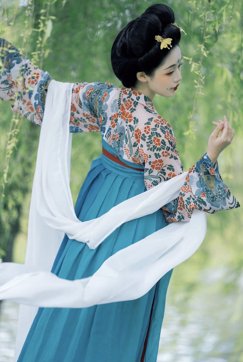 sysongyun's tweet image. 好美呀🇨🇳#Hanfu 
来源：花槿（