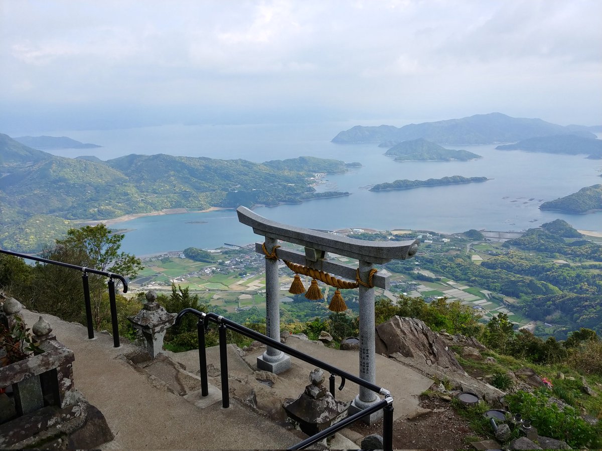 syounobe's tweet photo. 倉岳神社 天空の鳥居 https://t.co/j6KE0B4bG7