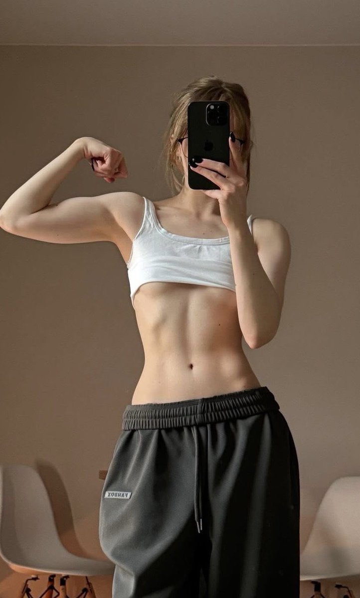 ~auline~ tweet media