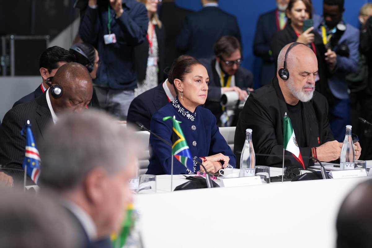 La Presidenta Claudia Sheinbaum concluyó su gira por Barcelona, España, que estuvo marcada por el respaldo de la comunidad mexicana que, desde…¡Clic para continuar leyendo!

liberal.com.mx/exitosa-e-hist…
-
<a href="/Claudiashein/">Claudia Sheinbaum Pardo</a>
#Sheinbaum #Barcelona #México #Diplomacia #Ciencia #Noticias