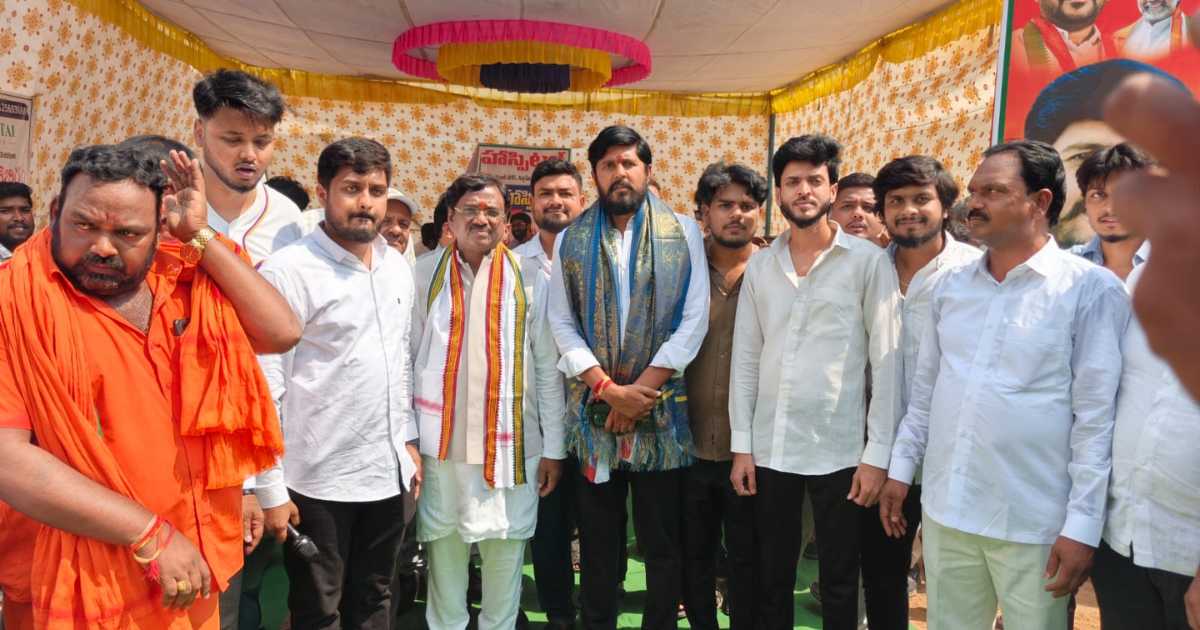 newsagehyd's tweet image. Vivek Venkatswamy says addressing public issues is top priority, highlights welfare schemes, women empowerment and housing in Telangana.

#Telangana #Congress #Welfare #Politics

newsage.in/addressing-pub…