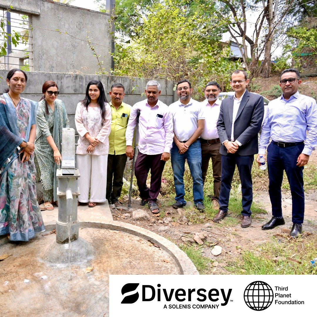 PlanetThird's tweet photo. It was our pleasure to host the @IndiaDiversey leadership team at the community handover ceremony for the CSR initiative focused on #WaterConservation through Borewell Recharge in Pune, #Maharashtra. The program emphasizes the promotion of groundwater management. @diversey https://t.co/6lEZKhHF9E