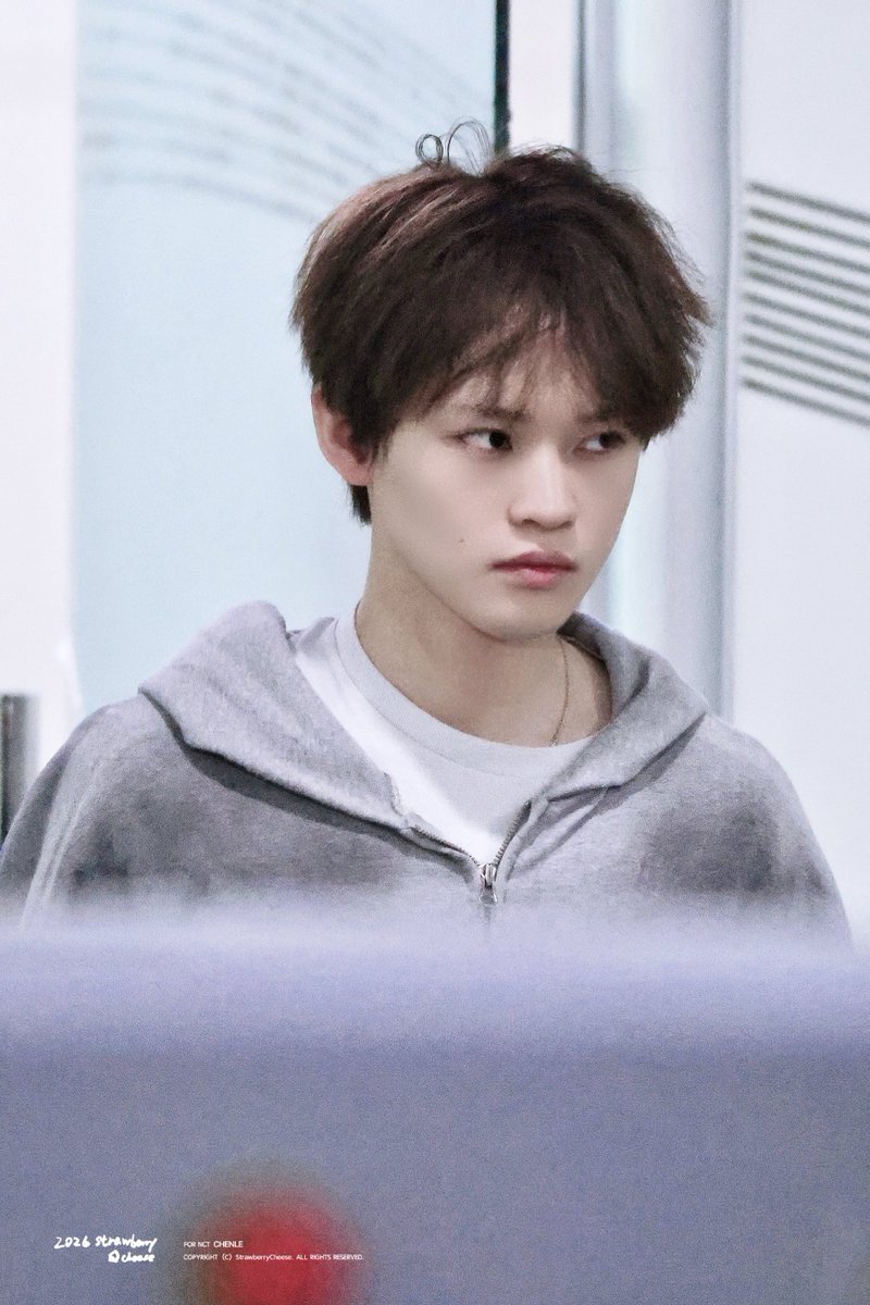 Strawberry_CL_'s tweet photo. 260420 FOC🛫
#천러 #辰乐  #CHENLE #NCTDREAM https://t.co/Zp4979OQVH