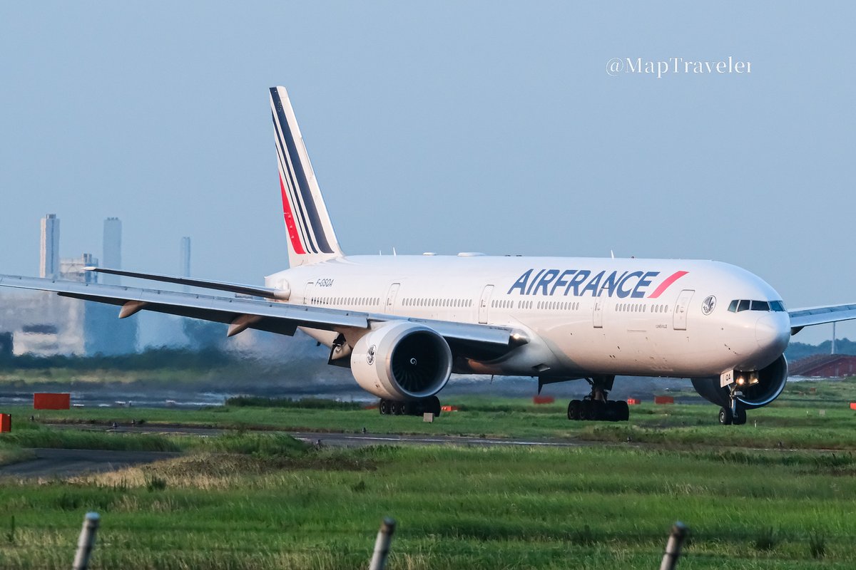 Traveler25889M's tweet image. #羽田空港 #HND #airlines #fujifilm
#写真が好きな人と繋がりたい 
July-09-2025 
Haneda airport （Soramunado Gate2）
AIR FRANCE（F-GSQA）
Boeing B777-328/ER
Running down the taxiway towards the Terminal

FUJIFILM X-H2
XF150-600mmF5.6-8 R LM OS WR
F9.0　1/800　M　ISO2000　411mm