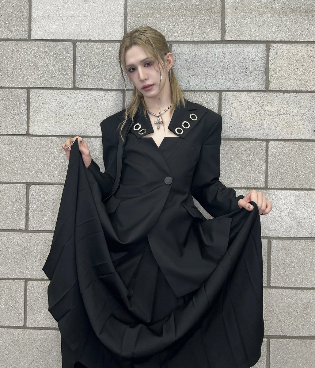 that’s my vampire princess right there 🙂‍↕️