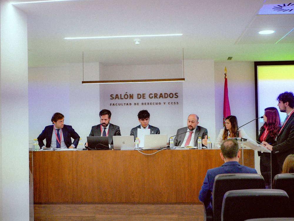 fdcs_cr's tweet photo. La semana pasada se celebró la fase final del I Moot Court @aesdecs en la @fdcs_cr, un evento de simulación de juicios ante profesionales del Derecho.

+info.: https://t.co/dJJa3O9Qu8. https://t.co/WNL21W5kki