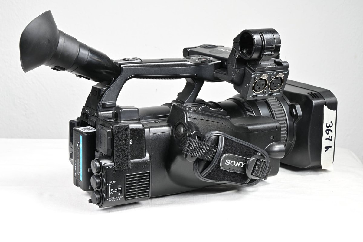 Gearwise_se's tweet image. Sony PXW-X200 Camcorder
Low hours, 64GB SxS card, battery, charger &amp;amp; UV filter.

Visit our website for price, more information and our complete range of premium used audio, lighting, video and staging equipment from the nordics. Worldwide delivery 📦🌍

#GearWise #ProAV #AVTweeps