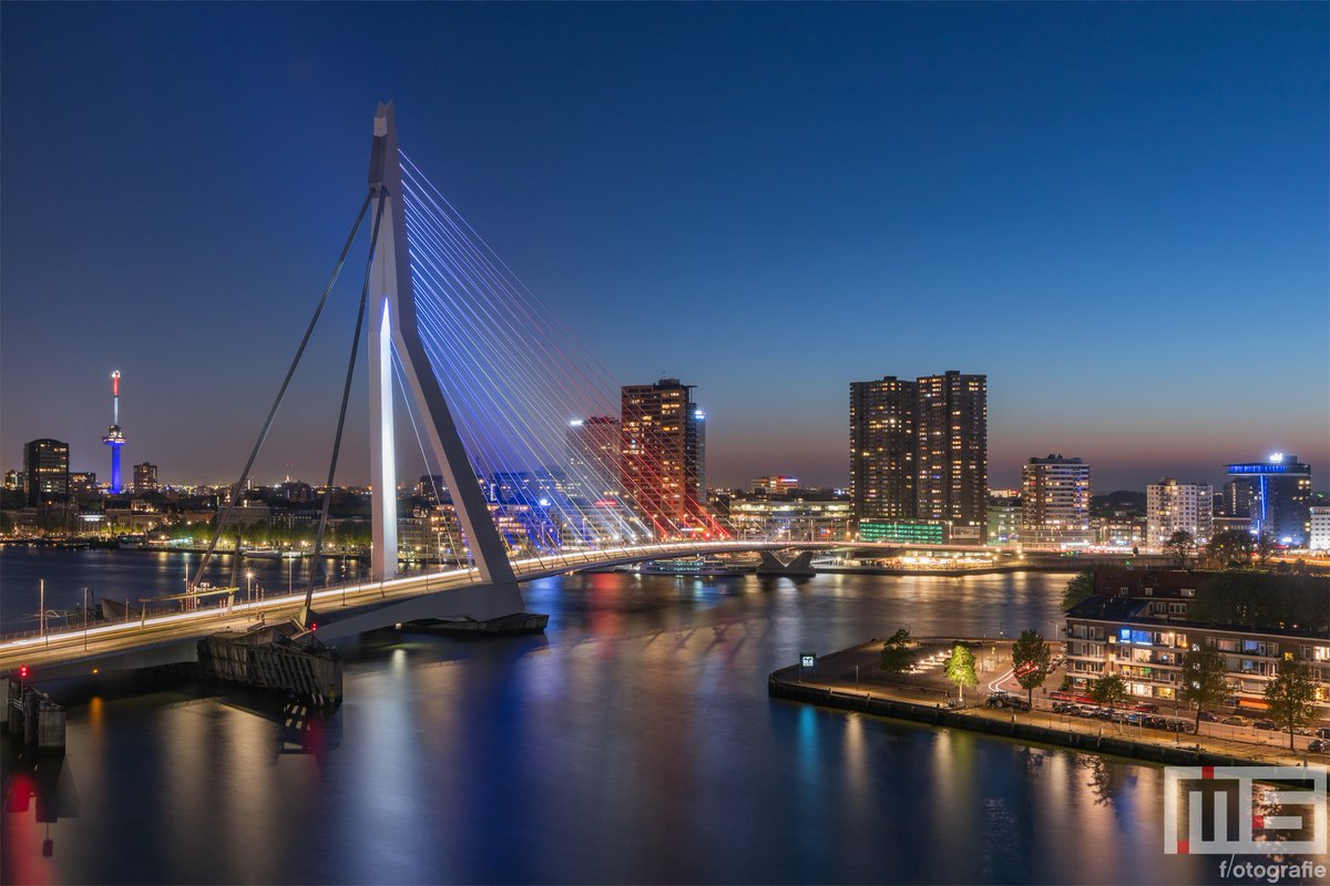 010bynight's tweet image. De #Erasmusbrug in #Rotterdam door @marcvanderstelt als afdruk op canvas of #print? Verkrijgbaar via shop.ms-fotografie.nl
.
.
.
#picfee #werkaandemuur #sfeeraandemuur #artheroes #benrobenelux #fujifilm #fujifilmnederland