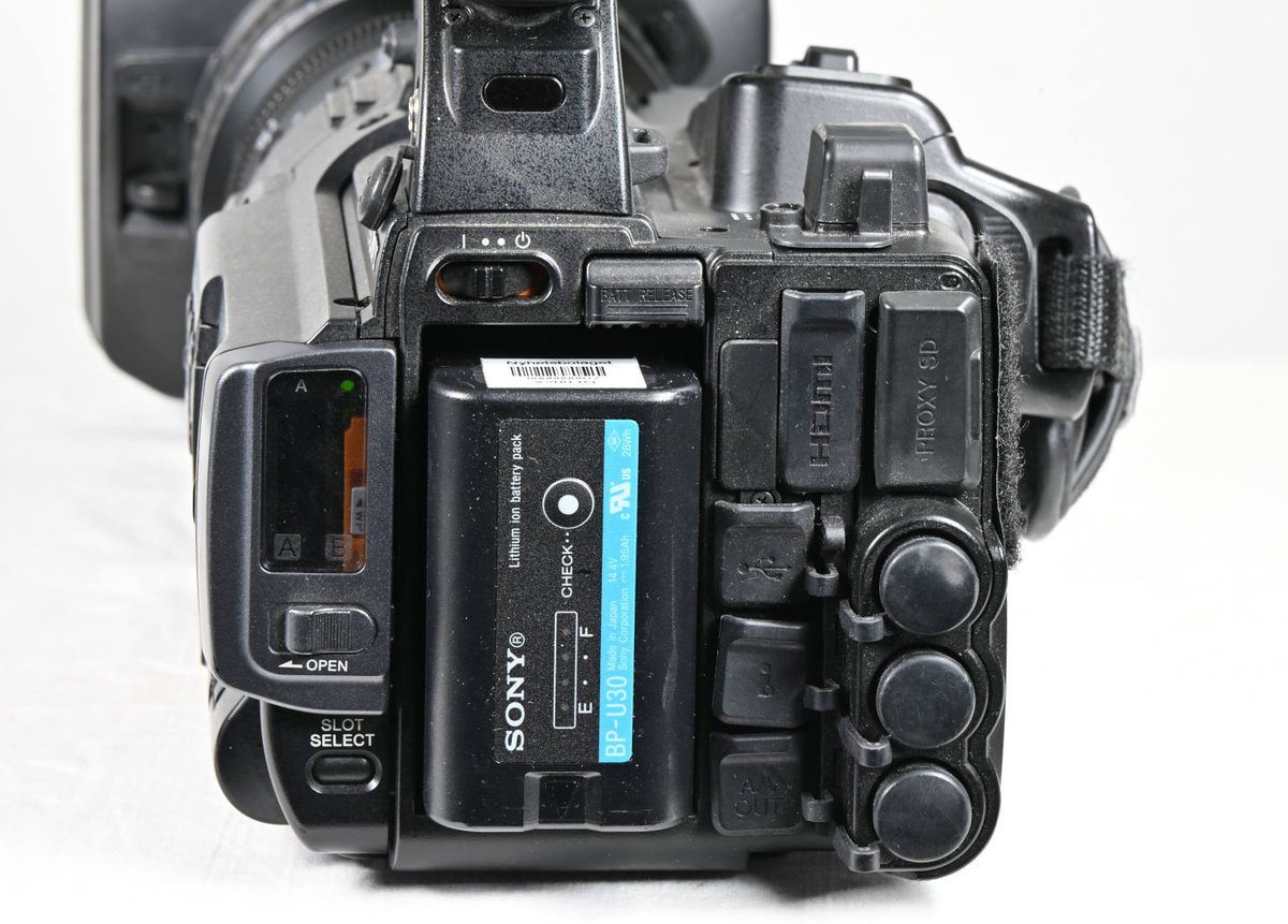 Gearwise_se's tweet image. Sony PXW-X200 Camcorder
Low hours, 64GB SxS card, battery, charger &amp;amp; UV filter.

Visit our website for price, more information and our complete range of premium used audio, lighting, video and staging equipment from the nordics. Worldwide delivery 📦🌍

#GearWise #ProAV #AVTweeps