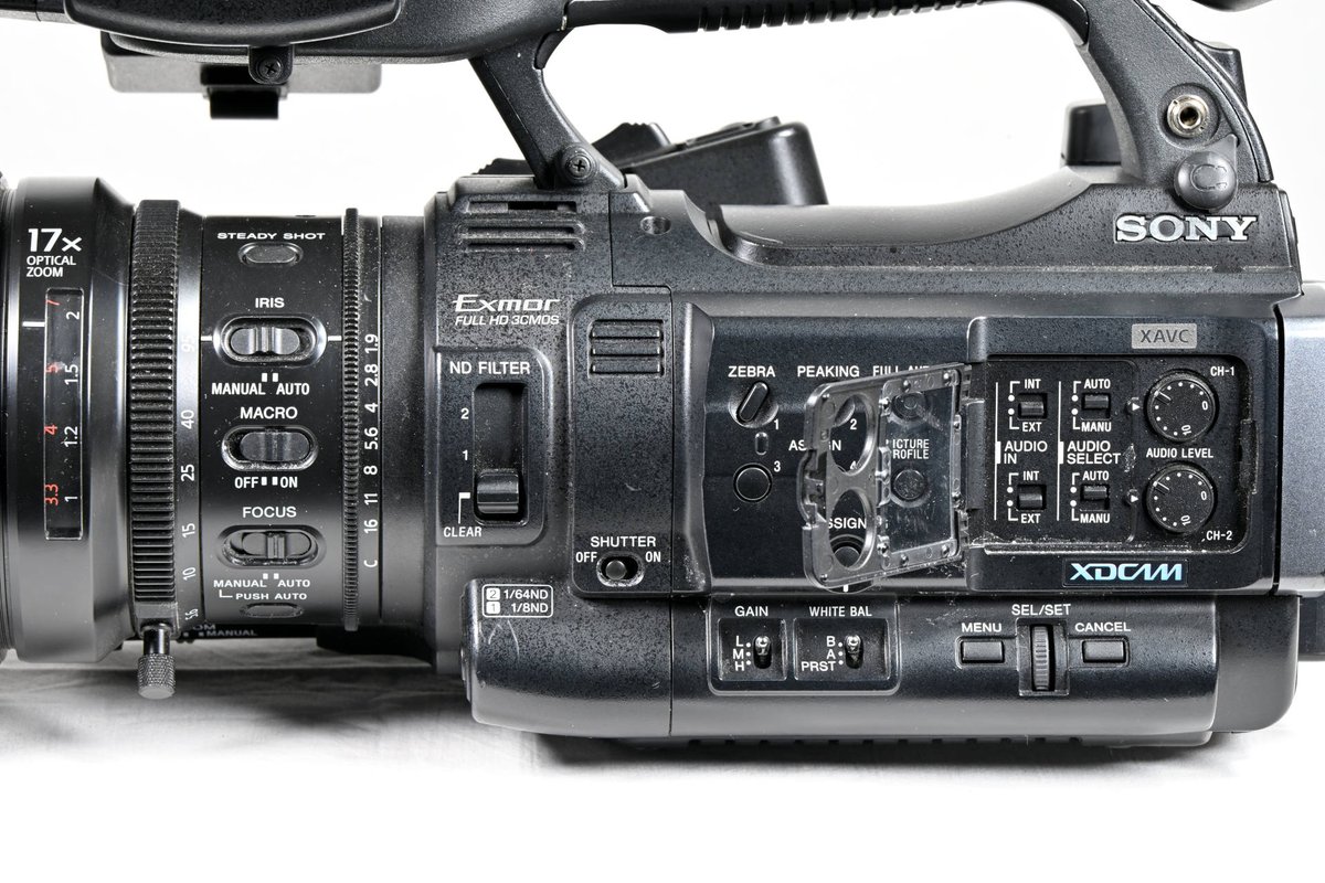 Gearwise_se's tweet image. Sony PXW-X200 Camcorder
Low hours, 64GB SxS card, battery, charger &amp;amp; UV filter.

Visit our website for price, more information and our complete range of premium used audio, lighting, video and staging equipment from the nordics. Worldwide delivery 📦🌍

#GearWise #ProAV #AVTweeps