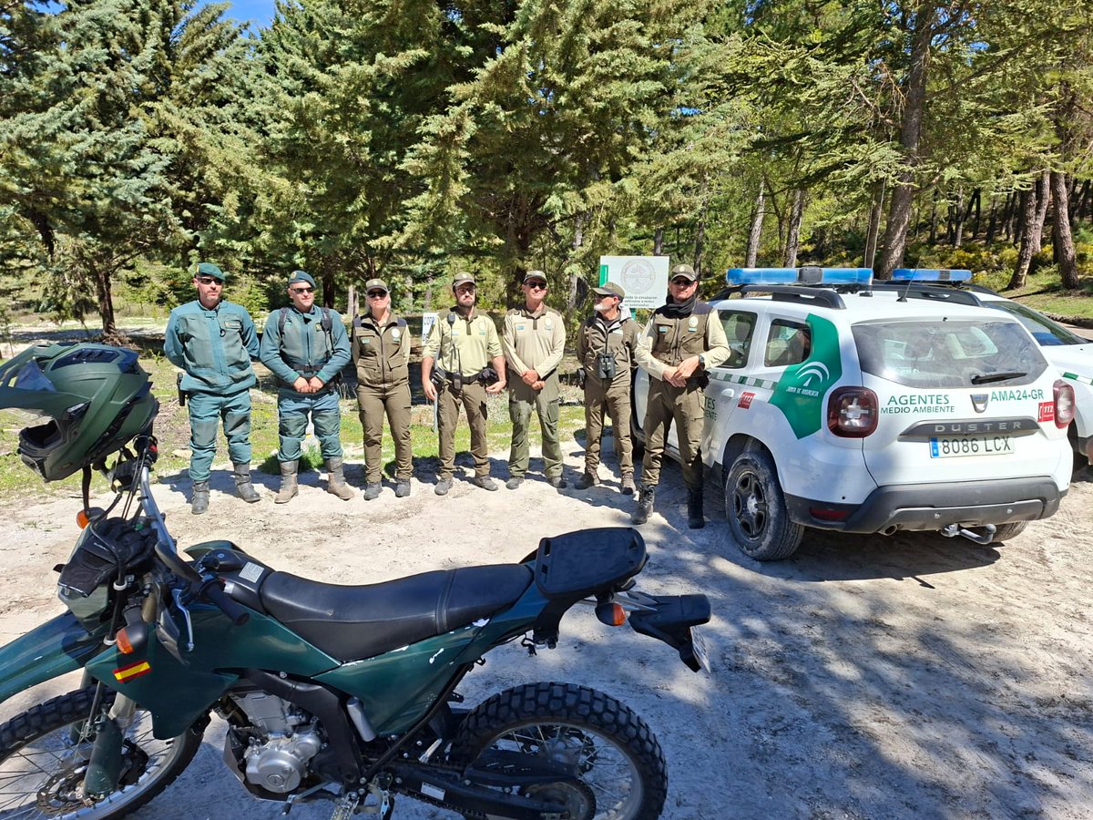 Servicio conjunto de Agentes Medioambientales, Seprona y Servicio Aéreo de la Guardia Civil en control de circulación de motos fuera de los lugares habilitados en el Parque Natural Sierra de Huétor.

Resultado: 20 denuncias y labores de información y sensibilización a motoristas.