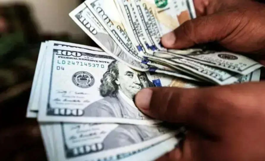 blendedcanvas's tweet image. Pakistan’s external sector shows a widening gap as exports fall sharply while remittances rise to stabilize reserves. Textiles and agriculture weaken, IT grows modestly, but structural issues and global tensions deepen economic uncertainty. #Pakistan #Economy #Exports #Remittance