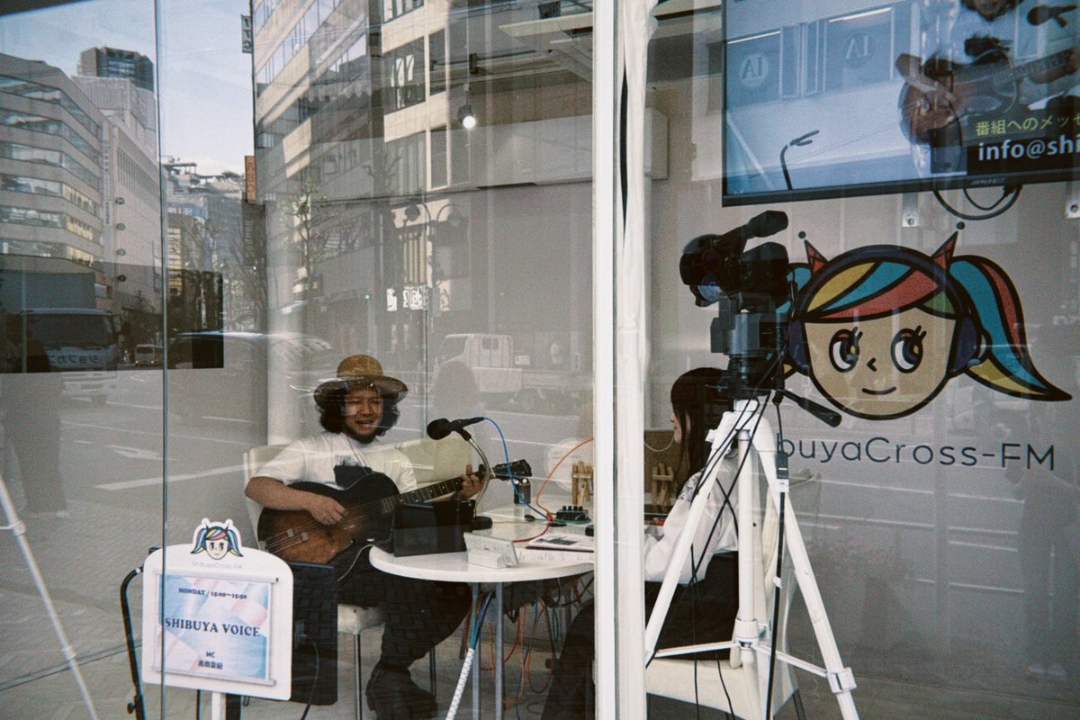 【感謝】

渋谷クロスFM「SHIBUYA VOICE」生出演、生演奏ありがとうございました！

歌うとどんどんサテライト前に人だかりが🎸

ニューアルバムのキャンペーン、まだまだ続きます！お楽しみにー！

#JUNKHOPE