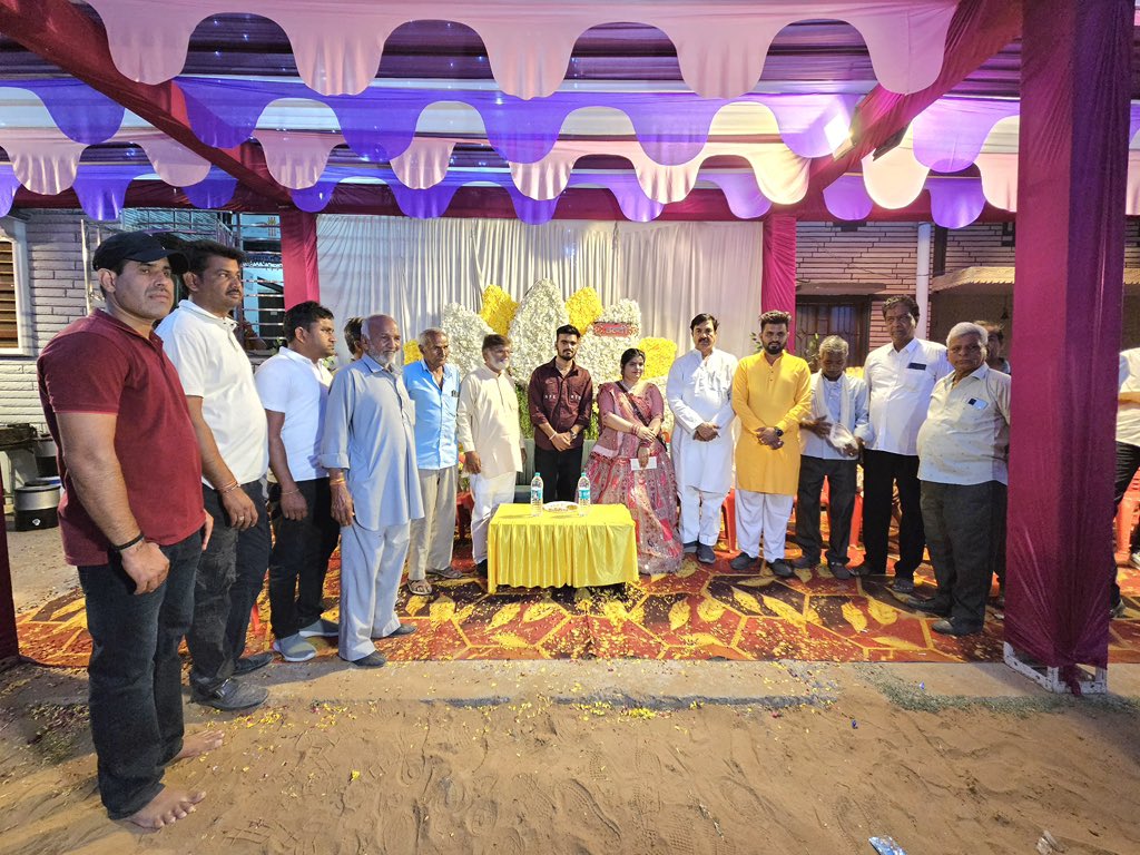 न्यू कॉलोनी, डीडवाना में श्री रामप्रताप भोभरिया की सुपुत्री प्रियंका के विवाह समारोह में सम्मिलित होकर सुखद एवं उज्ज्वल वैवाहिक जीवन के लिए आशीर्वाद दिया तथा समस्त परिवारजनों को हार्दिक शुभकामनाएं प्रेषित कीं।