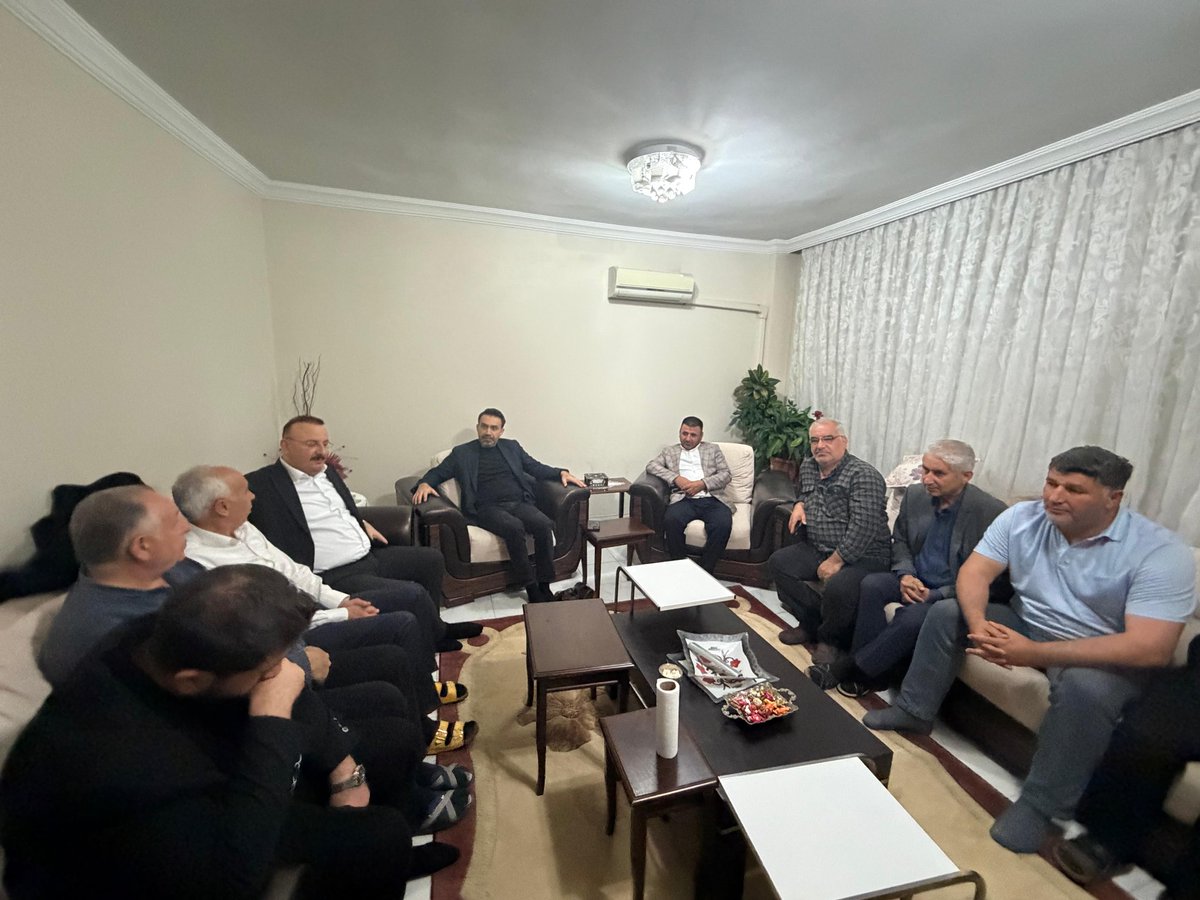 ferdi_cokkeser's tweet photo. AK Parti Mersin İl Başkanımız Sayın Adem Aldemir, İl Başkan Yardımcımız Sayın Turgay Daşkıran ve İlçe Teşkilatımız ile birlikte,

Hac vazifesini yerine getirmek üzere kutsal topraklara gidecek olan İlçe Teşkilat Başkanımız Sayın Mehmet Demir’i evinde ziyaret ettik.

Hayırlı yolculuklar diliyor,  ibadetlerinin kabul olmasını Yüce Allah’tan niyaz ediyoruz. Rabbim, sağ salim gidip gelmeyi nasip etsin.