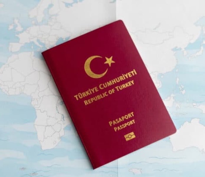 Gazeteci Muharrem Bayraktar: “10 yıllık pasaportun ücreti: 14.761 TL. Ve dünyanın en pahalı pasaportu!

500 TL'lik pasaportu vatandaşa 30 kat kâr koyarak satanlar ve dünyanın en pahalı pasaportunu vatandaşlarına reva görenler, piyasada ‘Fahiş fiyat denetimi yapıyor.’”