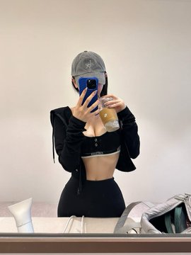 RosarioMicz's tweet image. 누가 나한테 밀크티 사줄 사람? 달달한 그거~
 #맘눌뎀  #ootd #beauty