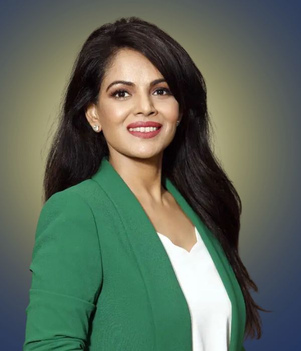 Meet Namita Thapar:

• Born with a golden spoon.

• Handed over a well-settled business.

• Zero real business instincts, always talks in an obnoxious tone.

• According to her, wearing saree and doing pooja path is not “sanskari.”

• But celebrating Eid is good; only namaz