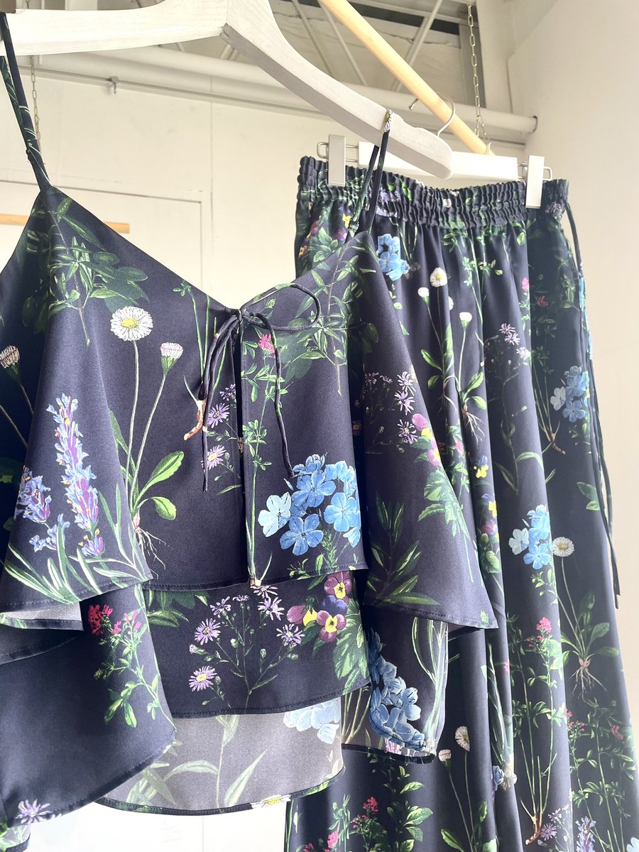 yuki_4season's tweet photo. 『#TICCA』さんより✨
植物図鑑から飛び出してきたような素敵なフラワープリントに
麻100%で洗練されたデザインのワンピース
他にもうっとりしちゃう品々が届いております😍
ただ今、#群馬県桐生市 の
Itoya coffee factory さん2階にて、#4season はイベント開催中✨
ぜひお出掛けください🥰🎶 https://t.co/PDREthfc2m