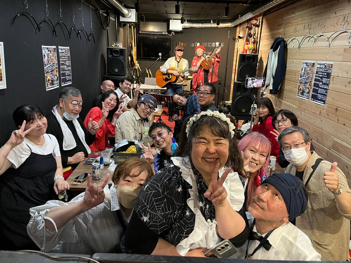 OMT0112's tweet photo. 同日、西院のWEST5さんにて。
まえみーちゃんのBIRTHDAY LIVE!
推し誕~🎂✨
ちょこっとだけ参加出来ました🙏
もうエンタメ素晴らしい演者さんばっかりで!!大好きな人達にもたくさんお会い出来ました!!らーぶ💕
#らいぶれぽっぽ #まえみーwithわたるん♪#純喫茶ルノワールん♪#WEST5 https://t.co/0mSNwQgqky