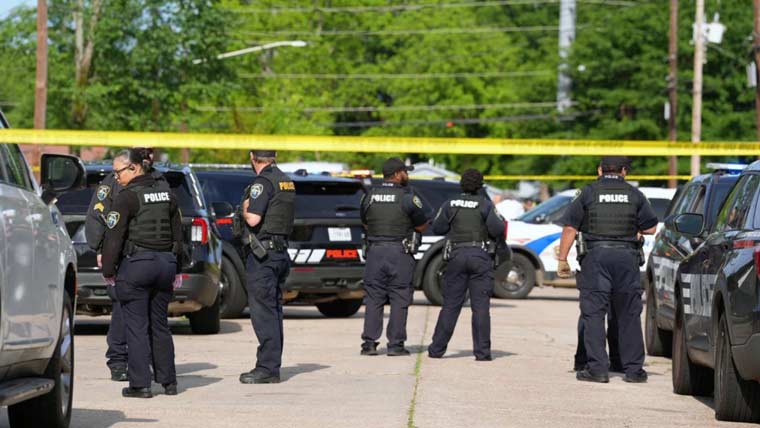 Nawaiwaqt_'s tweet image. امریکی ریاست میں ملزم نے فائرنگ کر کے 8 بچوں کو موت کے گھاٹ اتار دیا
nawaiwaqt.com.pk/20-Apr-2026/19…
#US #State #Louisiana #Man #Shot #Children #Died #Firing