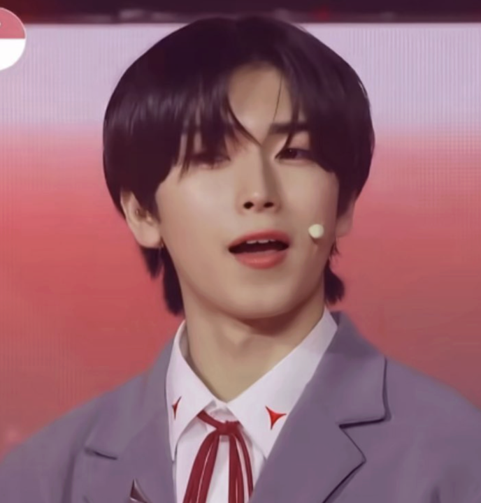 senjjay's tweet image. 와…센 머리 진짜 많이 짧아졌네. 길었을 때 진짜 너무 예뻤는데 🥹

#SEN #VAYONN #센 #BOYS2PLANET