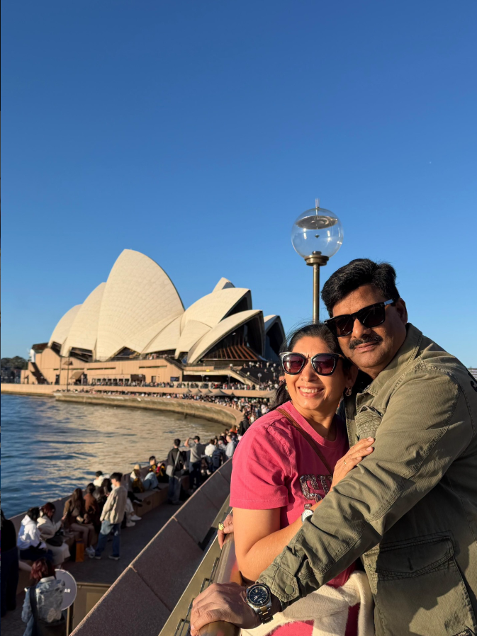 jainsanjay1231's tweet image. सफलता अकेले नहीं बनती…
वो दो लोगों की समझ, धैर्य और भरोसे से बनती है।

जहाँ एक सपने देखता है,
वहीं दूसरा उन सपनों को संभालता है।

प्यार सिर्फ साथ होने में नहीं,
एक-दूसरे को आगे बढ़ाने में होता है।

#powercouple #growthtogether #partnershipgoals #behindthescenes #sanjayjain