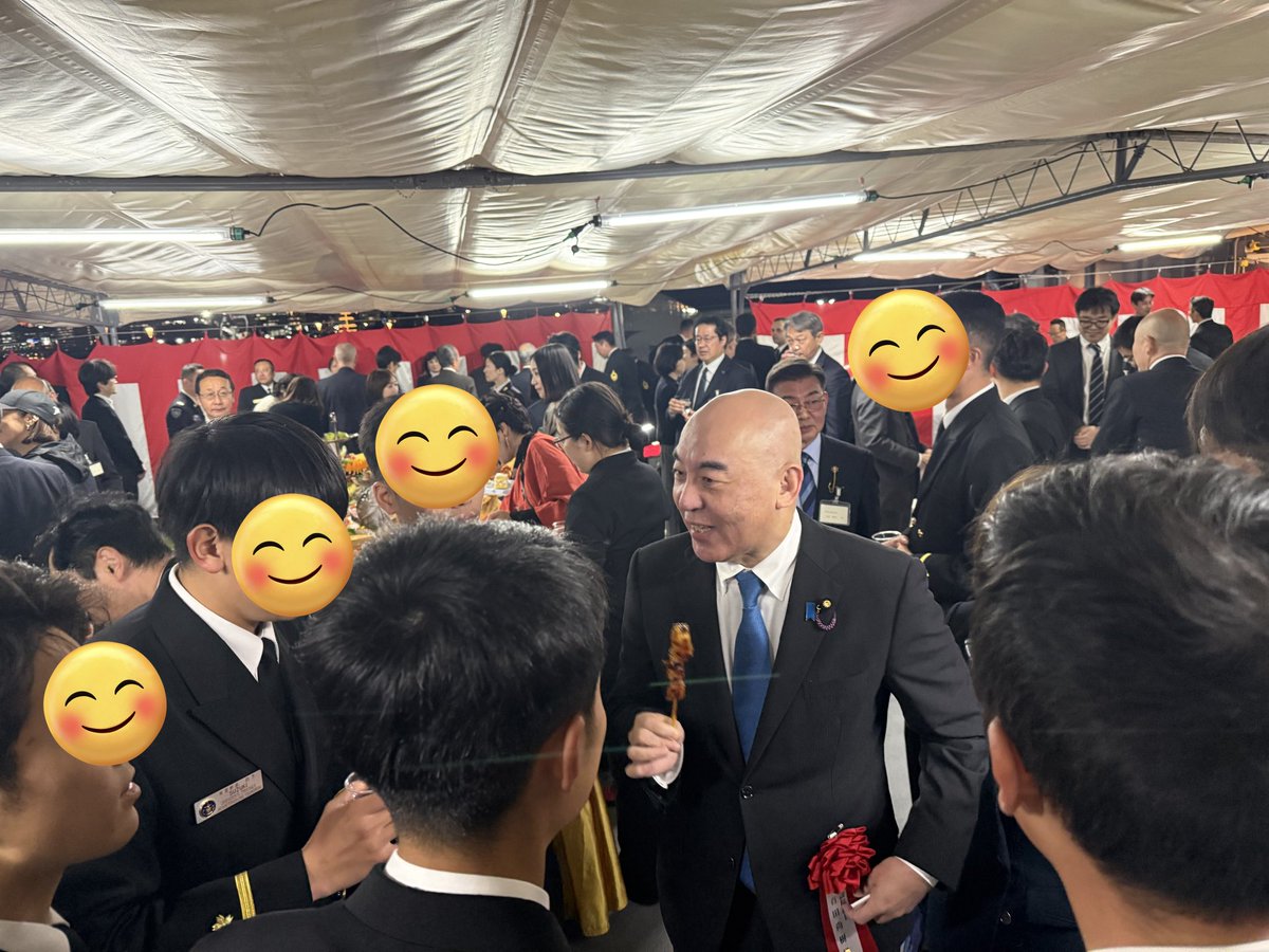 ⬇️3/15に江田島で、帽子を振って見送ってから約１カ月。海上自衛隊幹部の練習艦が、4/17（金）夕方、東京晴海に帰って来ました。そこで催された艦上レセプションに百田尚樹代表、有本 香代表代行が出席。江田島以来、再会した新人幹部と懇談しました。
<a href="/Hoshuto_hyakuta/">百田尚樹（作家/日本保守党代表）</a>
