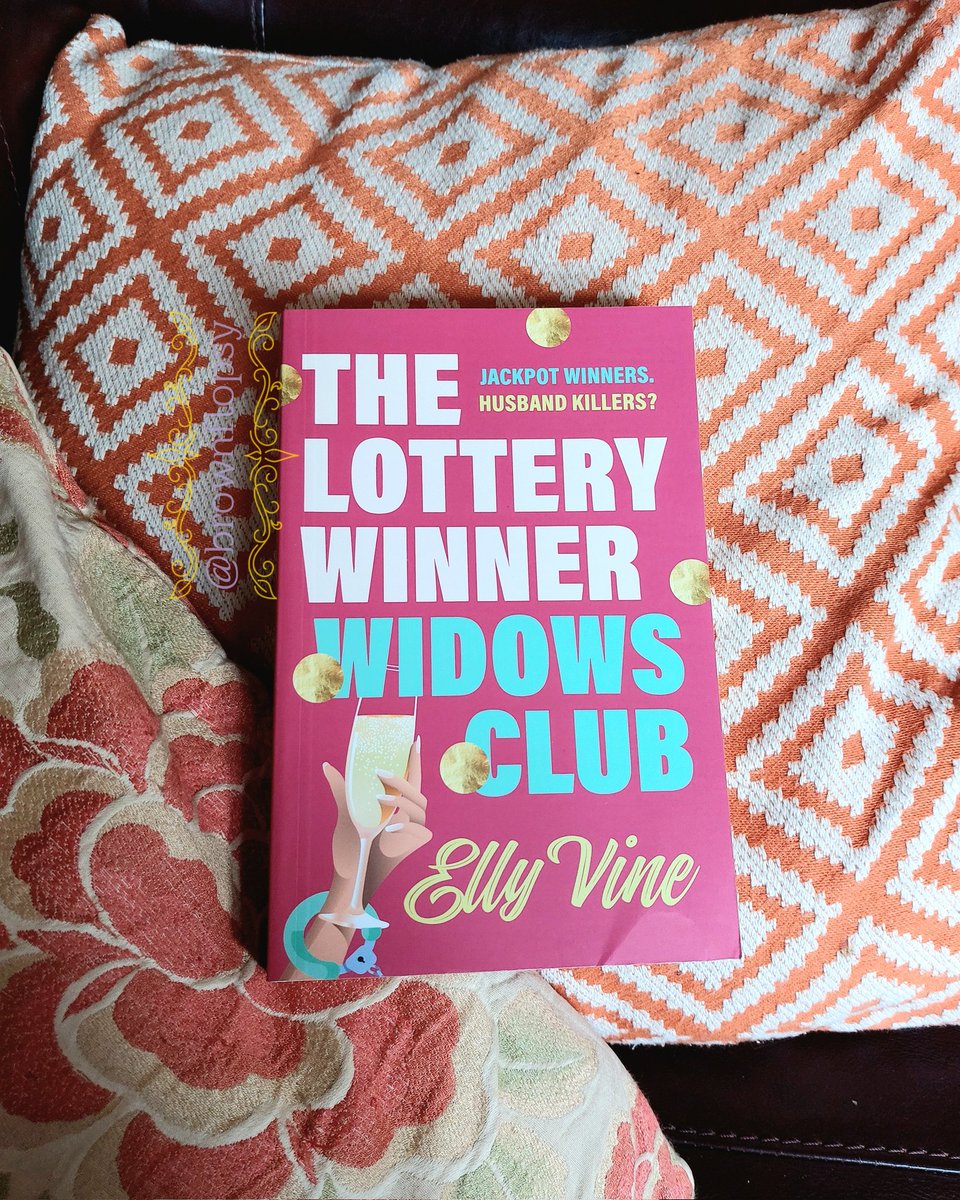 Sue at Brown Flopsy's Book Burrow 🐇📖 tweet media