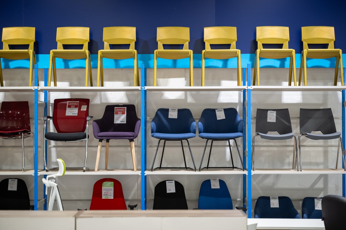 chrisbeon's tweet image. A wide range of #officeseating is now on display in our preloved showroom.

#Secondhandofficefurniture can be a cost-effective and sustainable option - and visiting means you can try before you buy!

Open Mon to Fri, 9am to 5pm
 📍 Stafford Park 4, #Telford