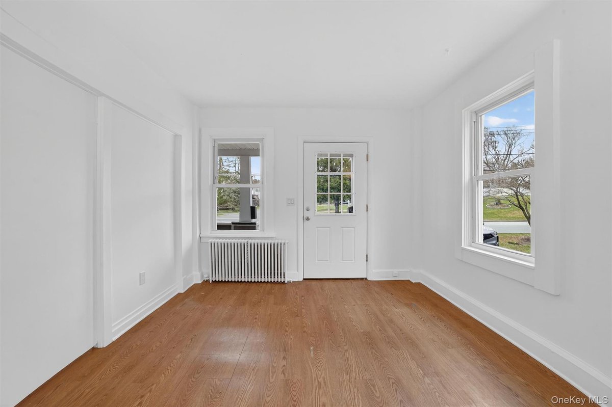 CampanelliMaria's tweet photo. 84-86 Tate Avenue, Buchanan, NY, 10511
10 bed | 4 bath 2396 Sq. Ft.
Active | 1050000
https://t.co/47EGUMI0L2
Great opportunity in the Village of Buchanan! This well-maintained front porch four-family property features side-by-side duplex-style apartments, offering a versatile... https://t.co/uWvBLrL9MC