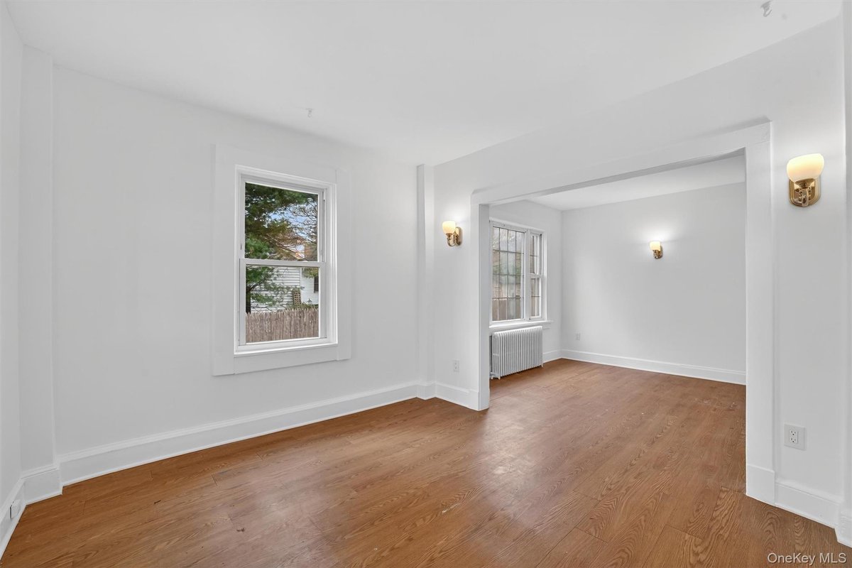 CampanelliMaria's tweet photo. 84-86 Tate Avenue, Buchanan, NY, 10511
10 bed | 4 bath 2396 Sq. Ft.
Active | 1050000
https://t.co/47EGUMI0L2
Great opportunity in the Village of Buchanan! This well-maintained front porch four-family property features side-by-side duplex-style apartments, offering a versatile... https://t.co/uWvBLrL9MC