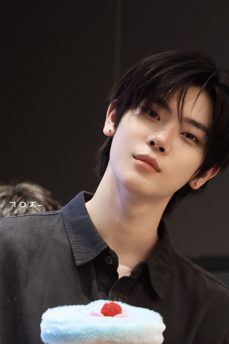 gougou0927's tweet photo. #장여준 #cye #closeyoureyes #JANGYEOJUN 
260419 SHANGHAI https://t.co/3axEEHs6vT